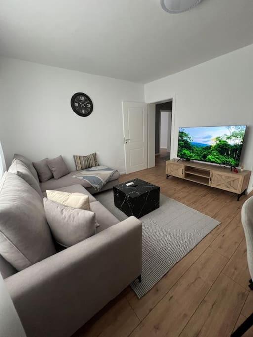 Modern Apt Near City Centre Shkoder Exterior photo