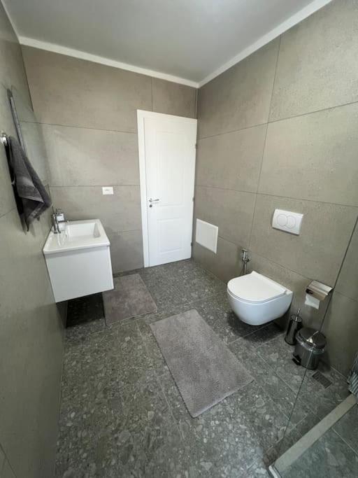 Modern Apt Near City Centre Shkoder Exterior photo